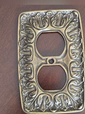 Keeler Brass CO. Ornate Antique-Style Double Outlet Cover Plate in Aged Brass